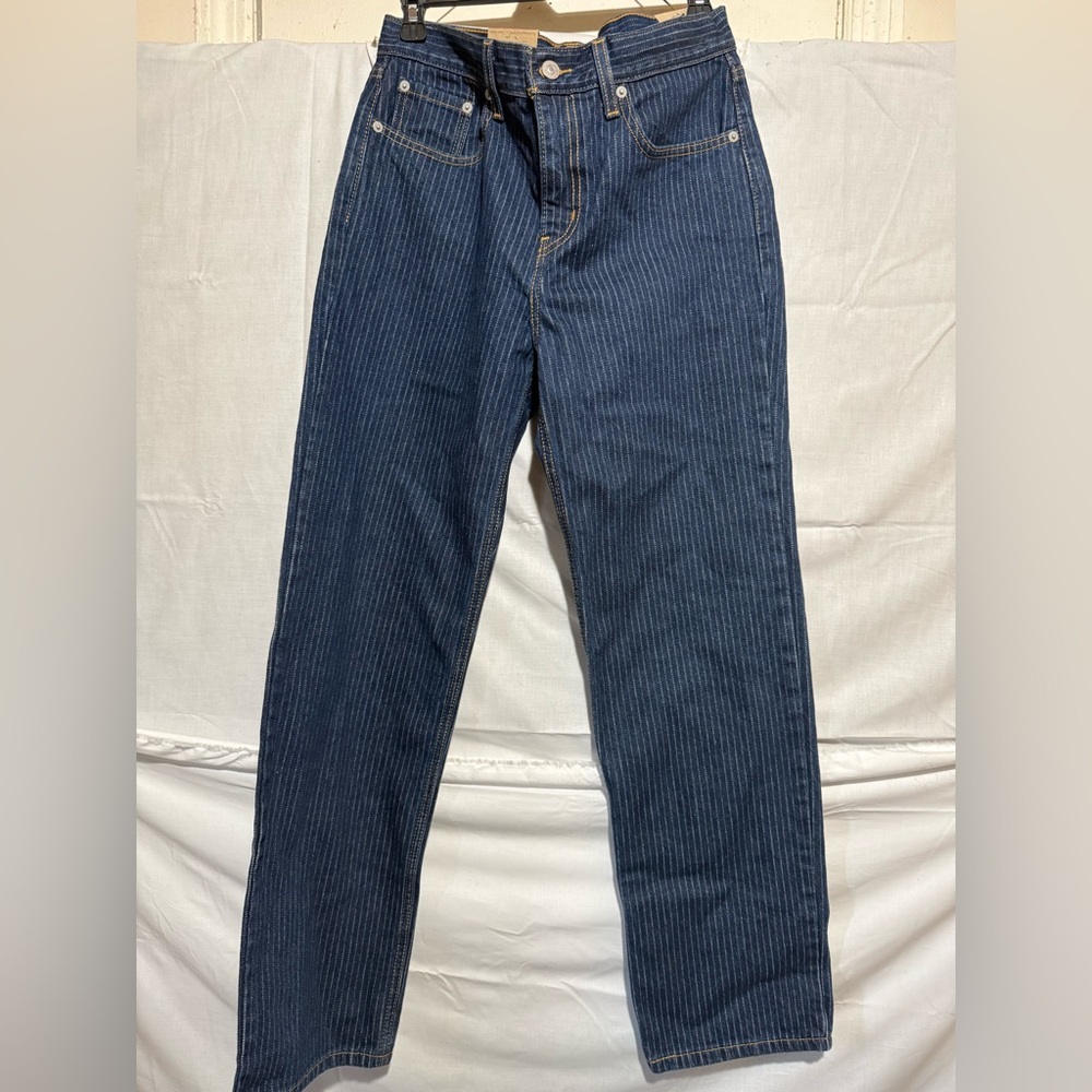Levi low pro mid rise straight leg jeans women. 27x30